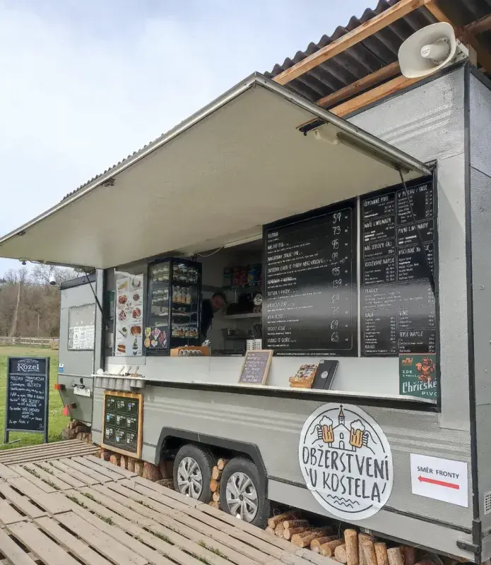 Obžerstvení u kostela