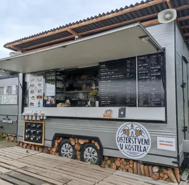 Obžerstvení u kostela