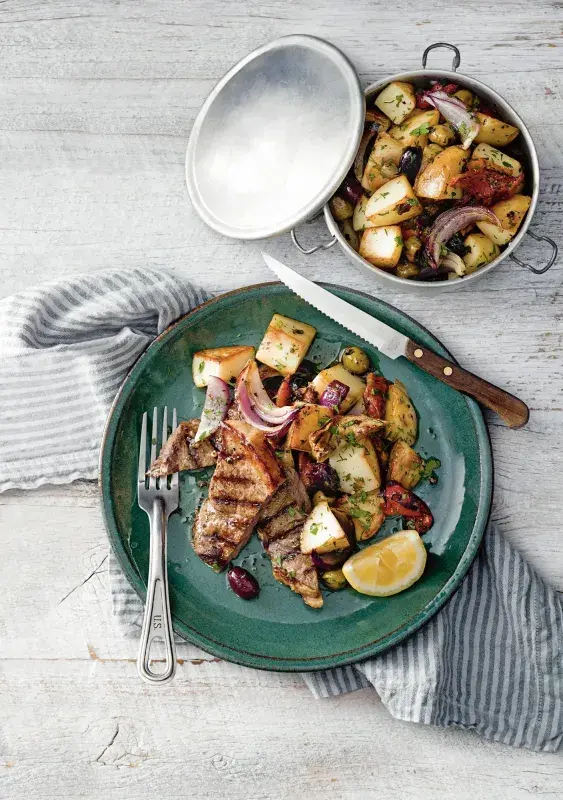 Steak s rychlým teplým bramborovým salátem