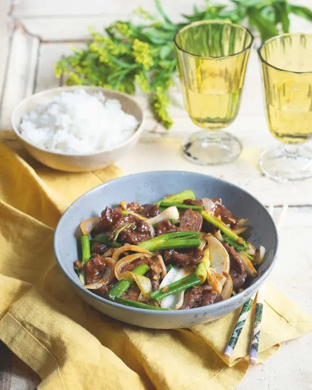 Stir-fry s hovězím a jarní cibulkou