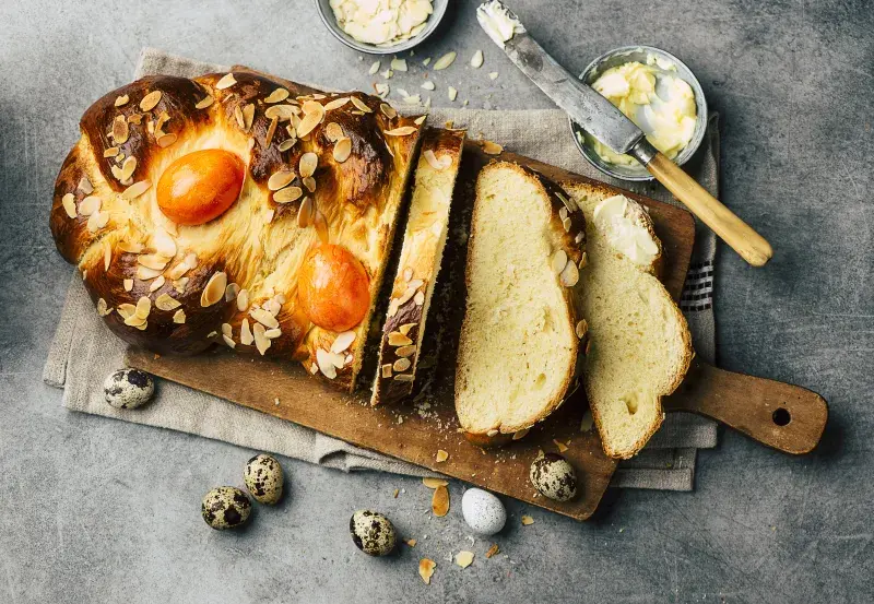 Řecké velikonoční tsoureki