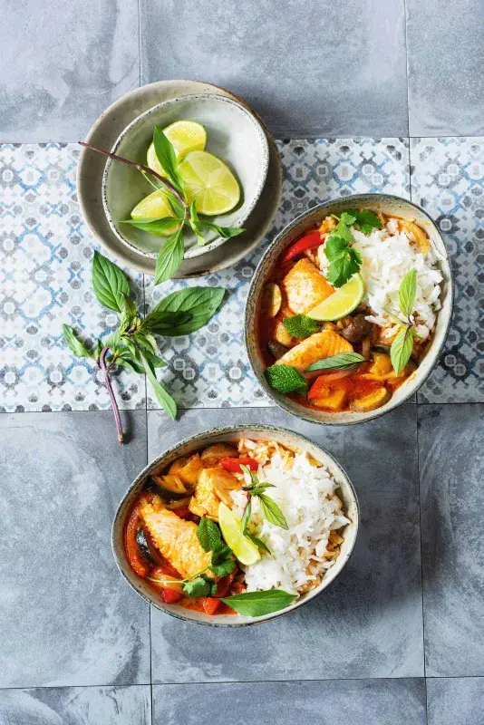 Thajské červené kari s lososem