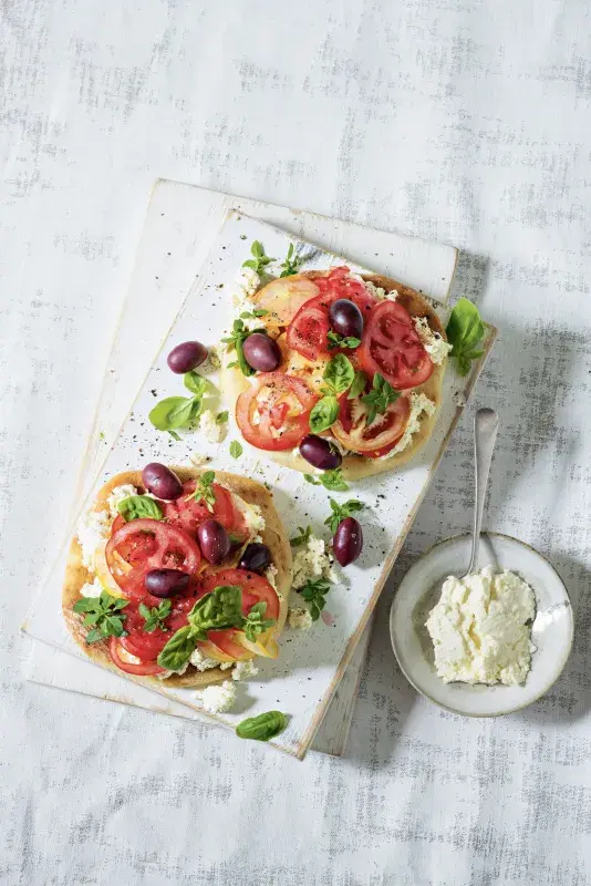 Tvaroh à la feta s rajčaty a bazalkou