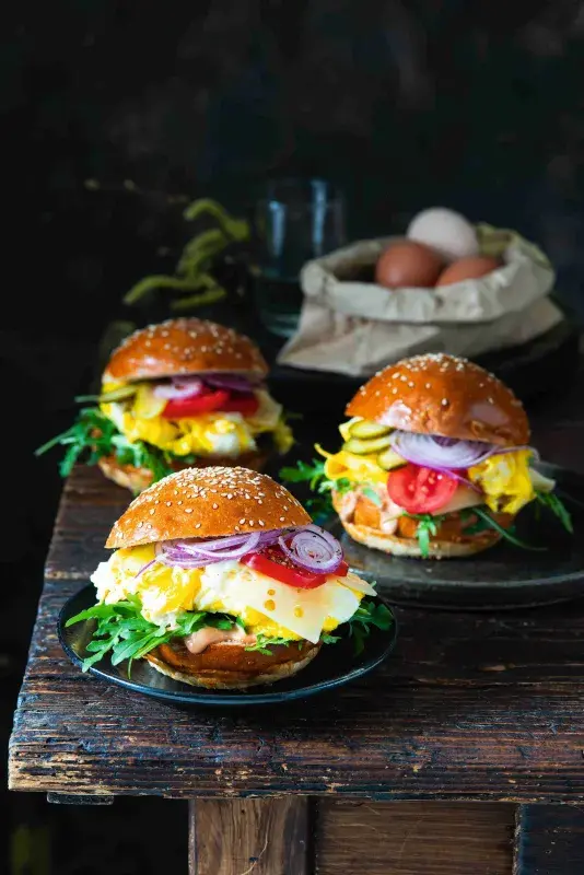 Velký vajíčkový sendvič