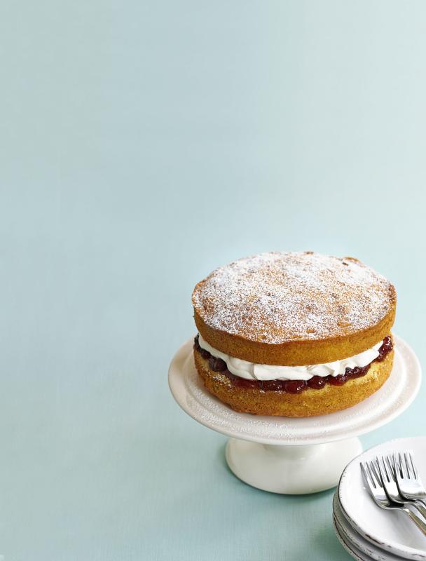 Piškotový dort s jahodovým džemem a šlehačkou (Victoria Sponge Cake)