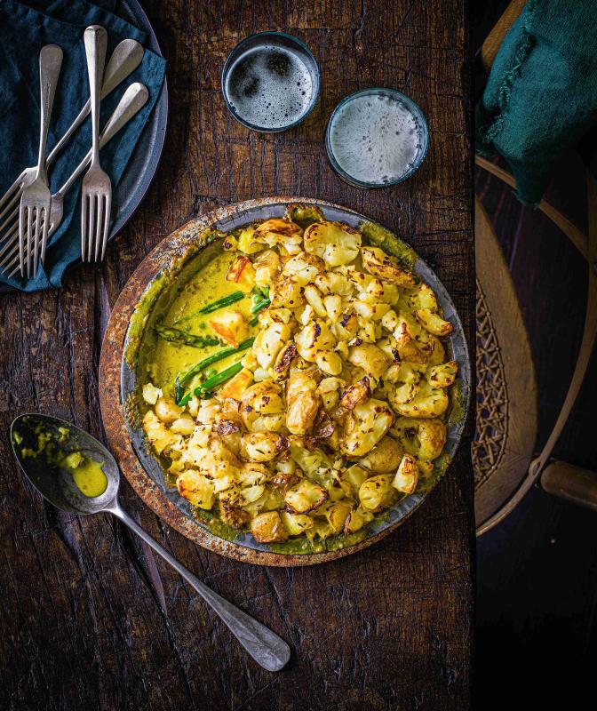 Zapečené brambory se sýrem paneer a kokosovým mlékem