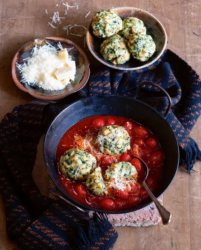 Kopřivové knedlíky s restovanými rajčátky