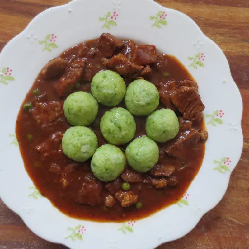 Bramboro-hráškový knedlík Knedlíky Láznička