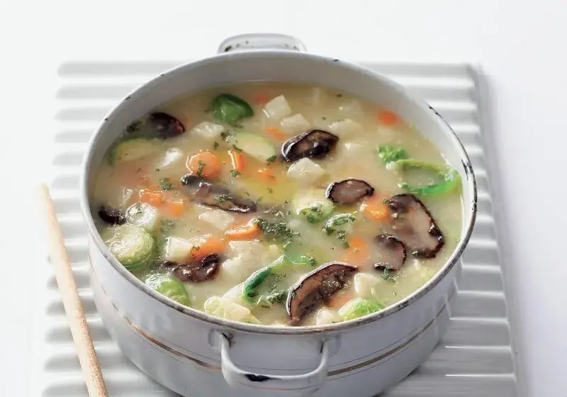 Bramboračka s kapustičkami