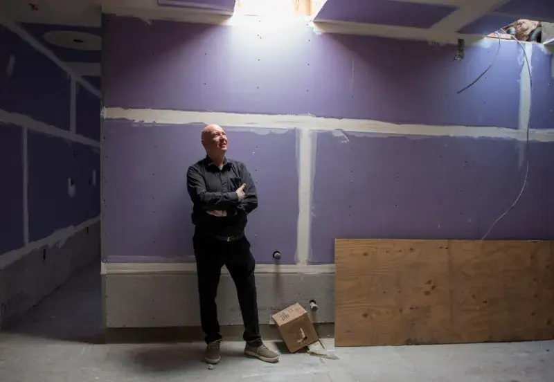 Během rekonstrukce jeho vyhořelé restaurace