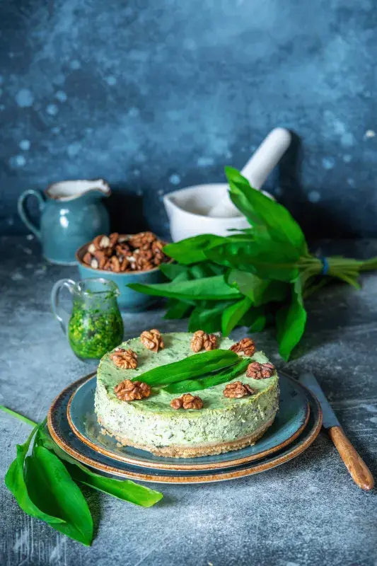 Slaný cheesecake s medvědím česnekem