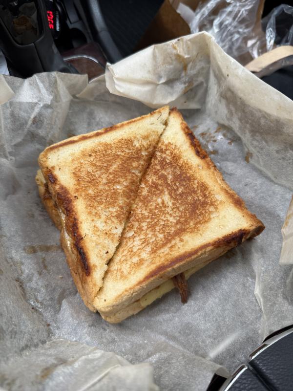 Sendvič z Cheesus Crust
