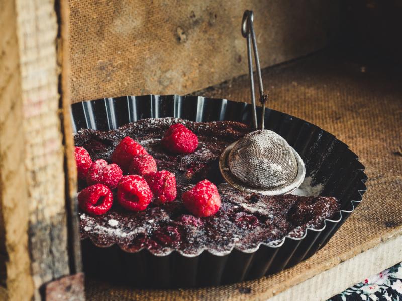 Čokoládový clafoutis s malinami