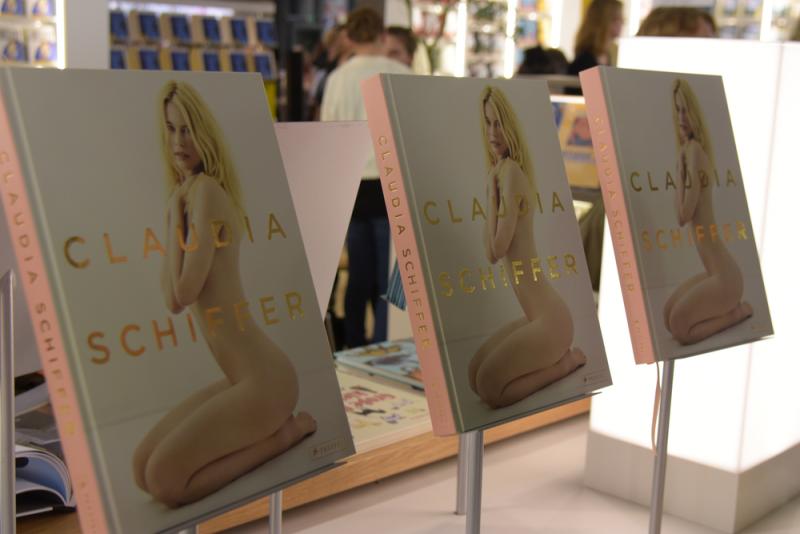 Claudia Schiffer a její kniha (2017)