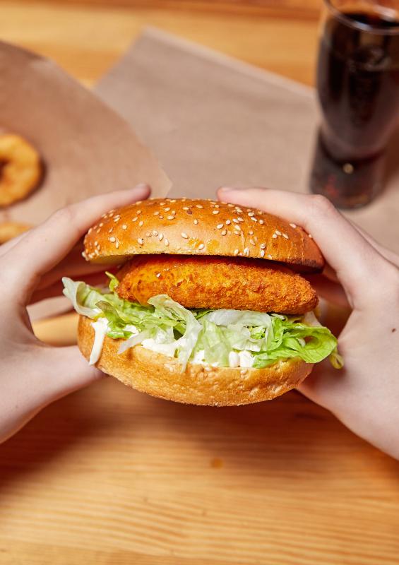 Cordon Bleu nemusí být nuda, servírujte jej klidně v sendviči nebo jako burger