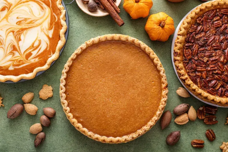 Díkůvzdání - dýňový a pekanový koláč