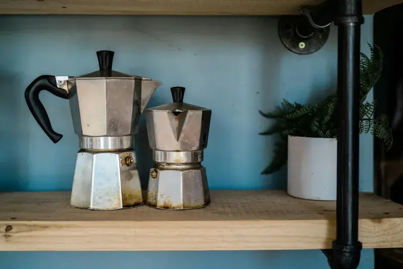 Ikonický tvar moka konvičky je jedním ze symbolů designu 20. století