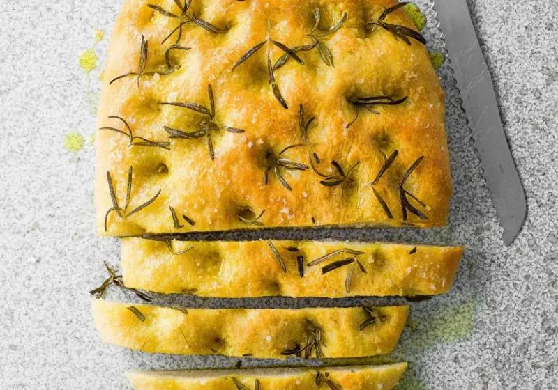 Focaccia s olivovým olejem a rozmarýnem