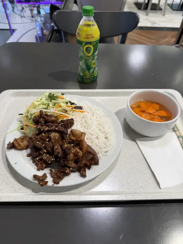 Bun cha z Banh Mi Viet Kitchen v House of Fun (dříve Máj)