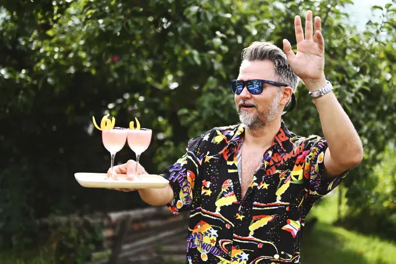 Koktejlům se George Němec věnuje čtvrt století a pořád ho to baví