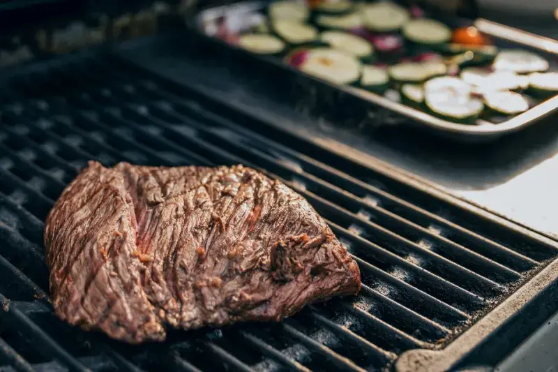 Hovězí steak si žádá kvalitní maso i správnou teplotu