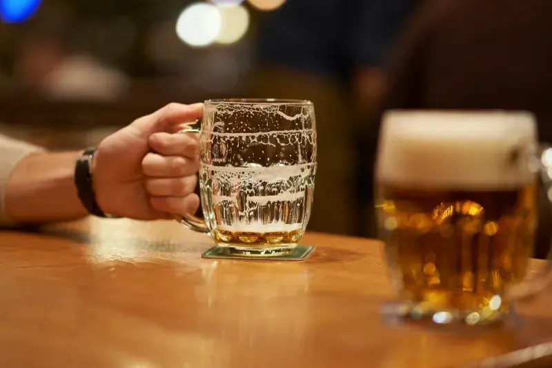 Dobře natočené pivo do dobře nachlazeného půlliru zanechává na skle kroužky