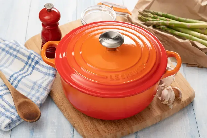 Le Creuset, Mercedes mezi litinovými hrnci