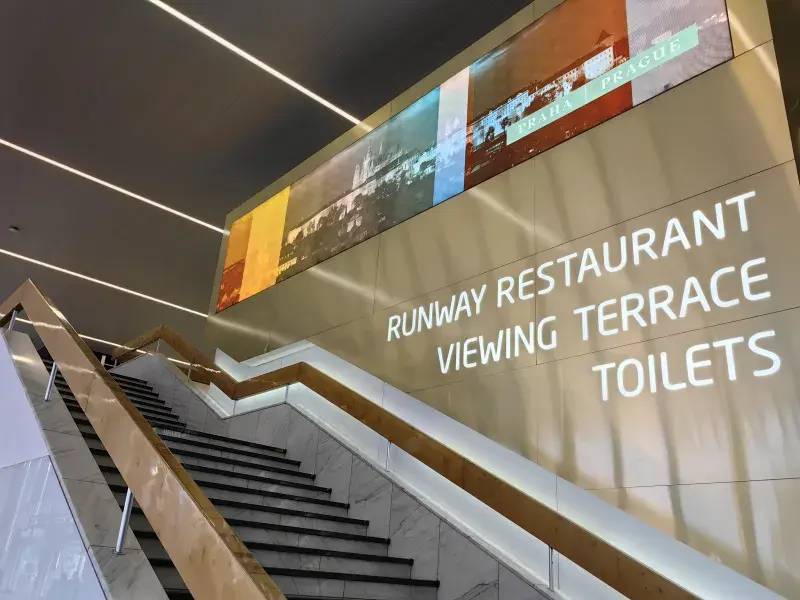 Runway mezi terminály 