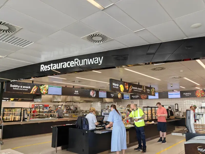 Runway mezi terminály 