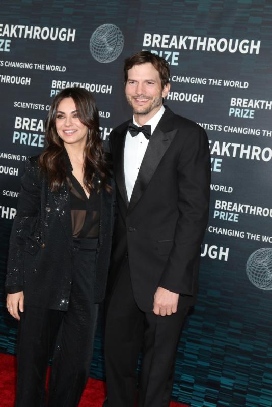 Mila Kunis a její manžel Ashton Kutcher