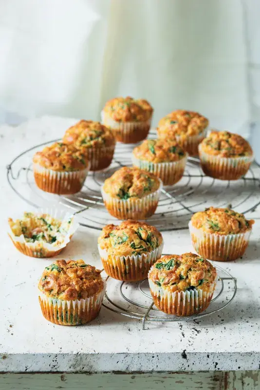 Svačinové muffiny se šunkou a sýrem