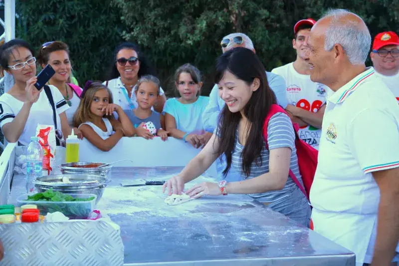 Pizza fest v Neapoli