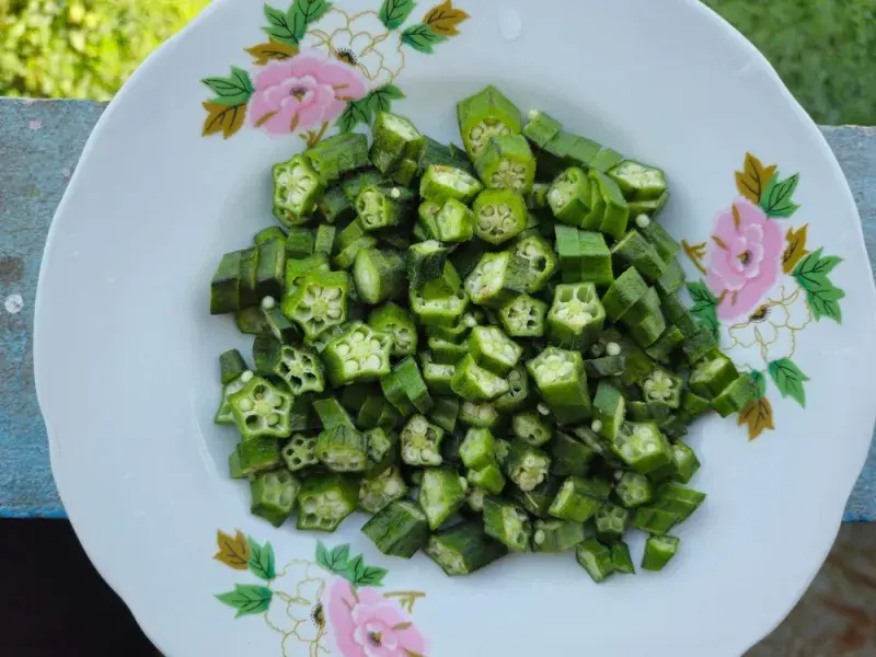 Nakrájená okra připomíná hvězdičky