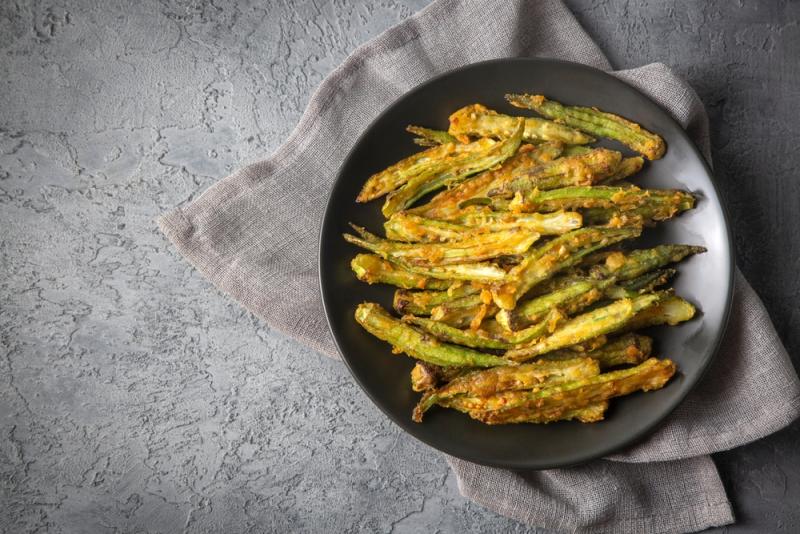 Smažená okra v bylinkovém těstíčku