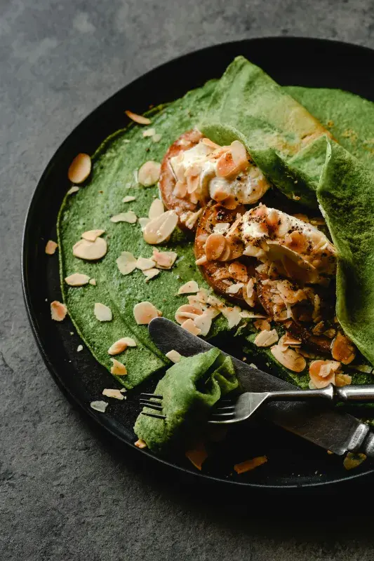 Palačinka obarevná špenátem