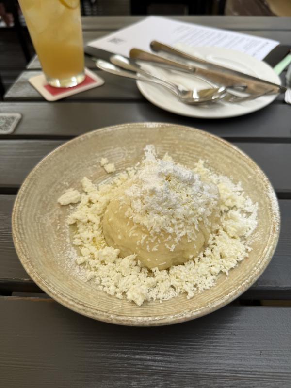 Ovocné knedlíky z restaurace Parlament
