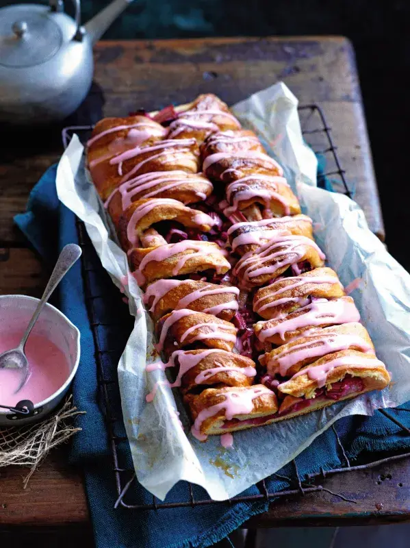 Rebarborovo-hrušková kynutá buchta