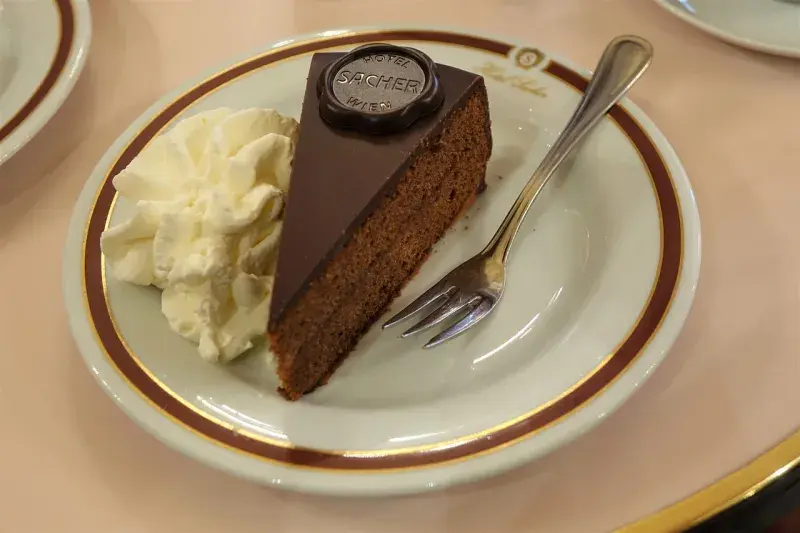 Sacher dort
