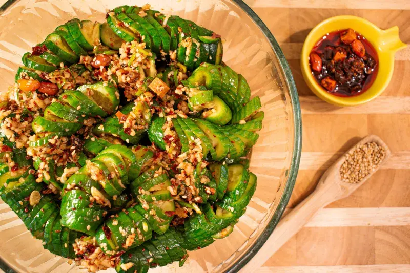 Asijský virální okurkový salát