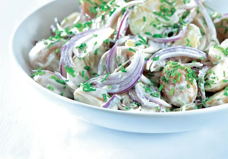 Smetanové brambory s pažitkou a tahini