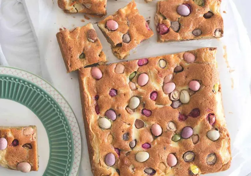 Sušenkové řezy s velikonočními vajíčky