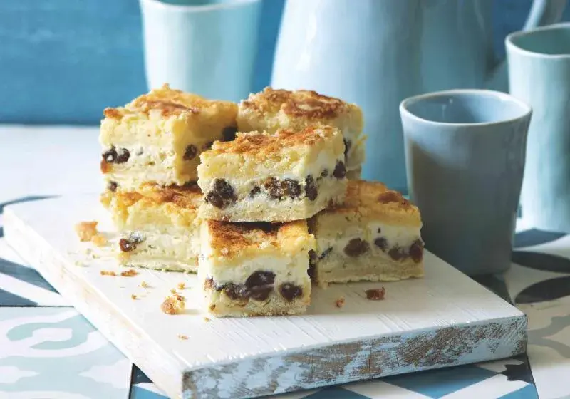 Sypaný koláč s tvarohem a rozinkami