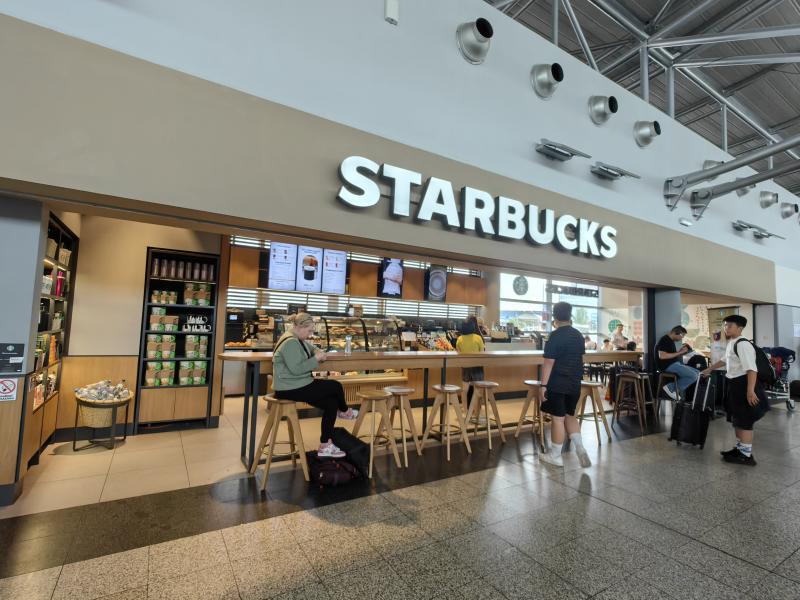 Starbucks terminál 1 