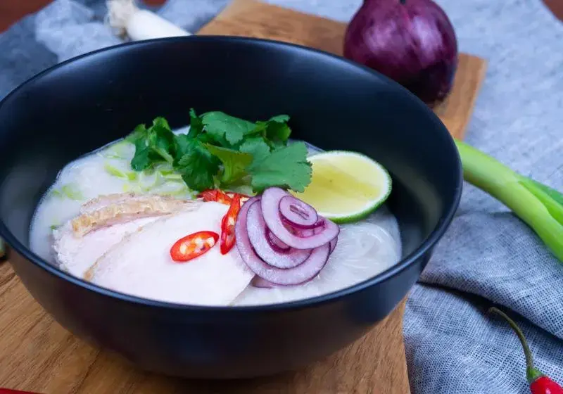 Thajská kuřecí polévka