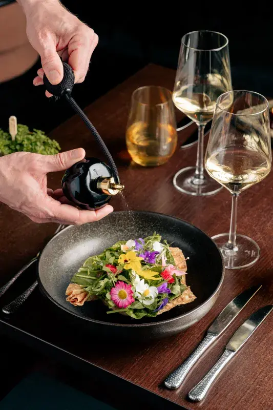 Jedlé květy se pěstují ve vnitrobloku