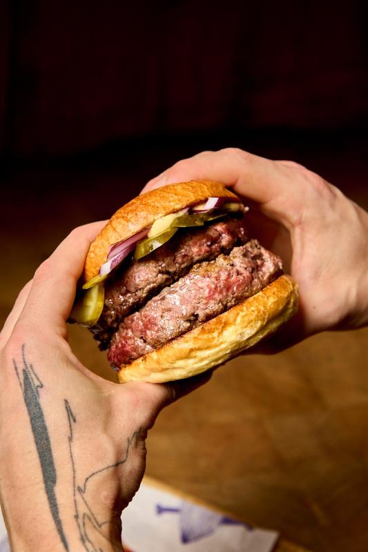 Kam na Tučný čtvrtek? Třeba na dvojitý burger do Naše maso