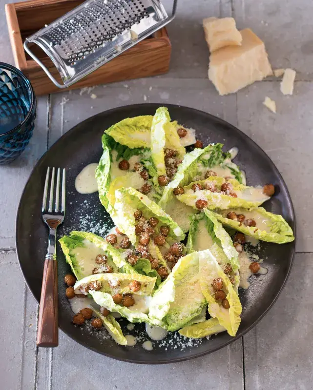 Salát Caesar s cizrnovými krutony