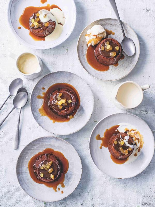 Sticky toffee pudding se zázvorem