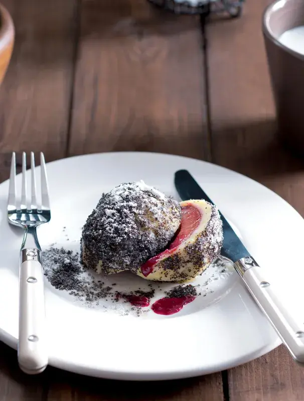 Švestkové knedlíky z bramborového těsta