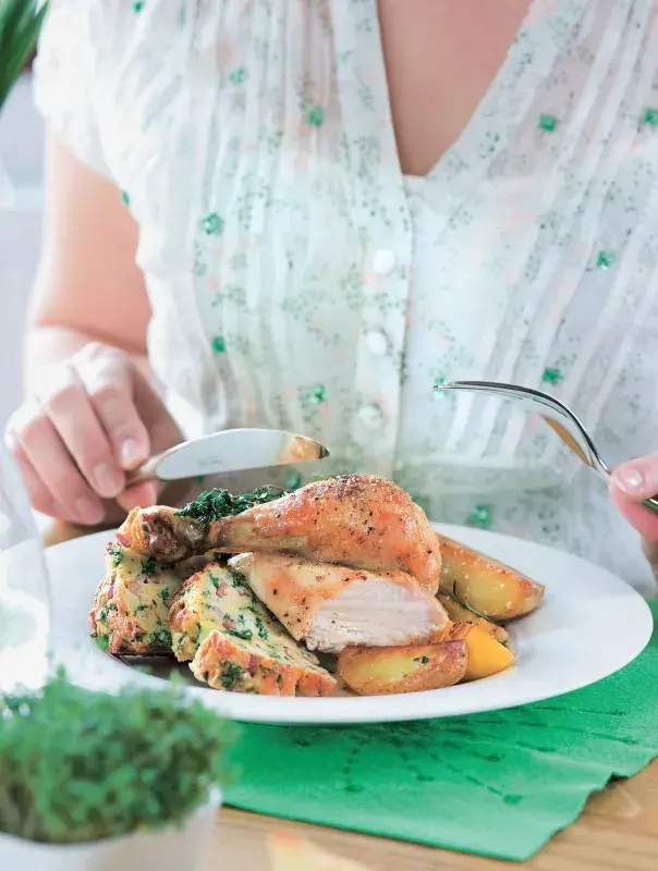 Pečené kuře s velikonoční nádivkou
